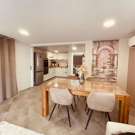 شقة Eden Du Belvedere Cevenol - En Cevennes Au Calme Absolu Et Vue Panoramique - Piscine - Jacuzzi - Only Adult - Classe 5 Etoiles