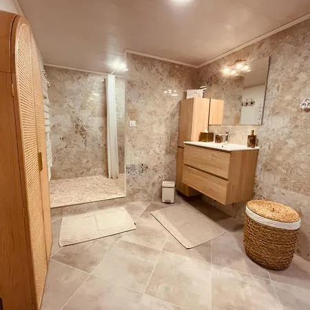 Eden Du Belvedere Cevenol - En Cevennes Au Calme Absolu Et Vue Panoramique - Piscine - Jacuzzi - Only Adult - Classe 5 Etoiles شقة Melouze