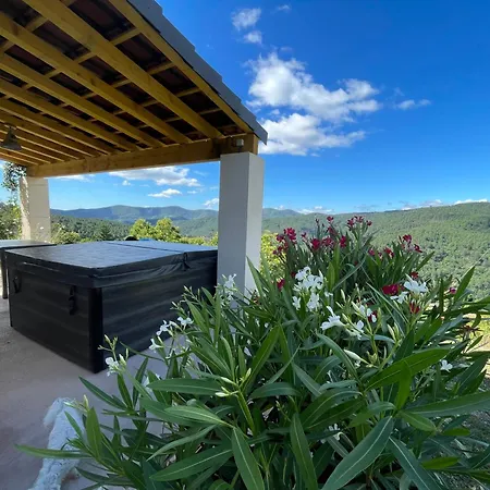 شقة Eden Du Belvedere Cevenol - En Cevennes Au Calme Absolu Et Vue Panoramique - Piscine - Jacuzzi - Only Adult - Classe 5 Etoiles *