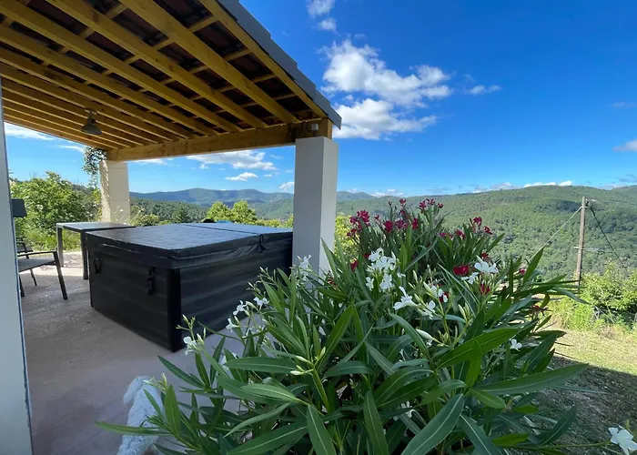 Apartment Eden Du Belvedere Cevenol - En Cevennes Au Calme Absolu Et Vue Panoramique - Piscine - Jacuzzi - Only Adult - Classe 5 Etoiles *